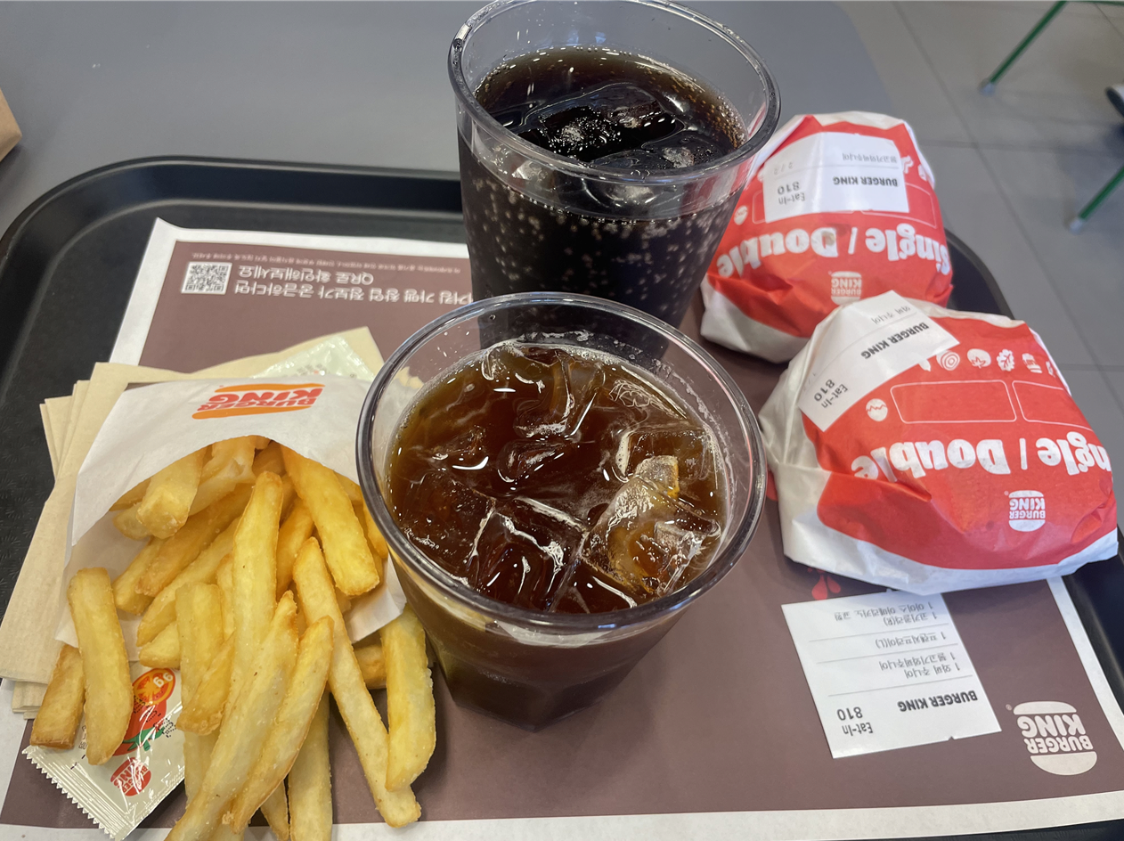 image.png [G Market] (Burger King) Bulgogi Whopper Junior + Whopper Junior + Cola R + Cola R + Khoai tây chiên R (8.350 won) (Miễn phí)